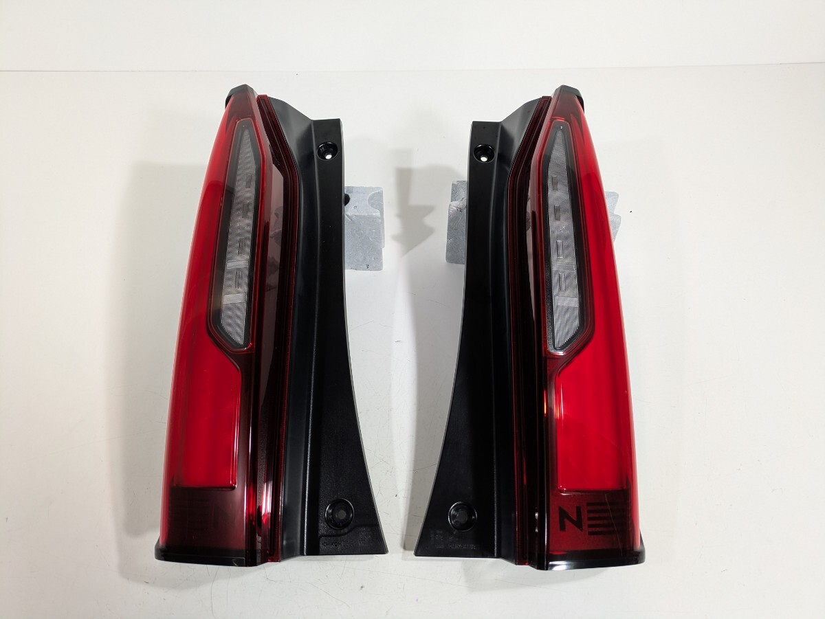 ホンダ純正 JF5/JF6 N-BOX Nボックス LED テールライト 左右セット ICHIKOH D317 刻印A 棚番T-609/T-610_画像1