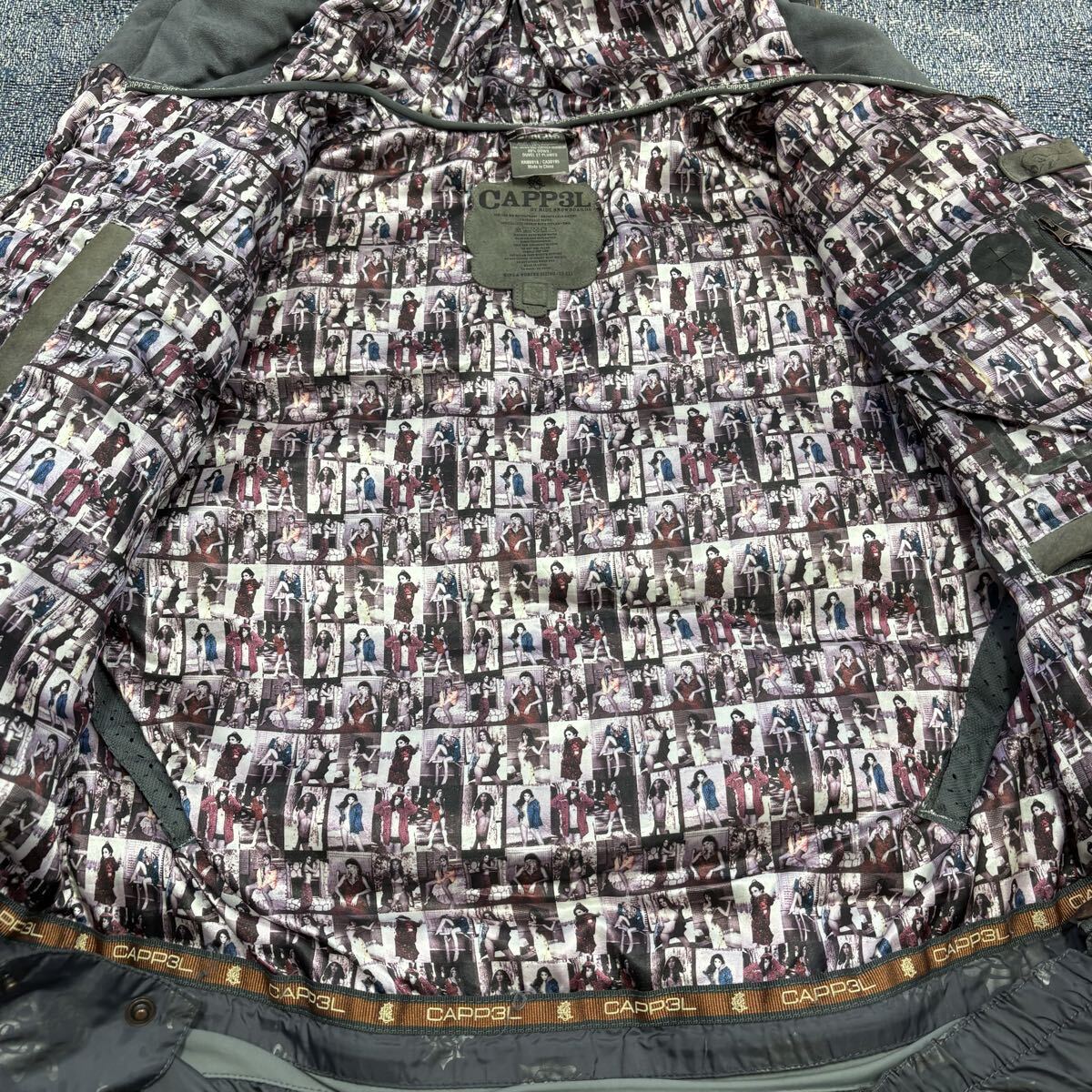 y2k CAPP3L Girls Photo ダウンジャケット テック アメリカ スノーボード ブランド 総柄 グラフィック セクシーガール ストリート _画像7