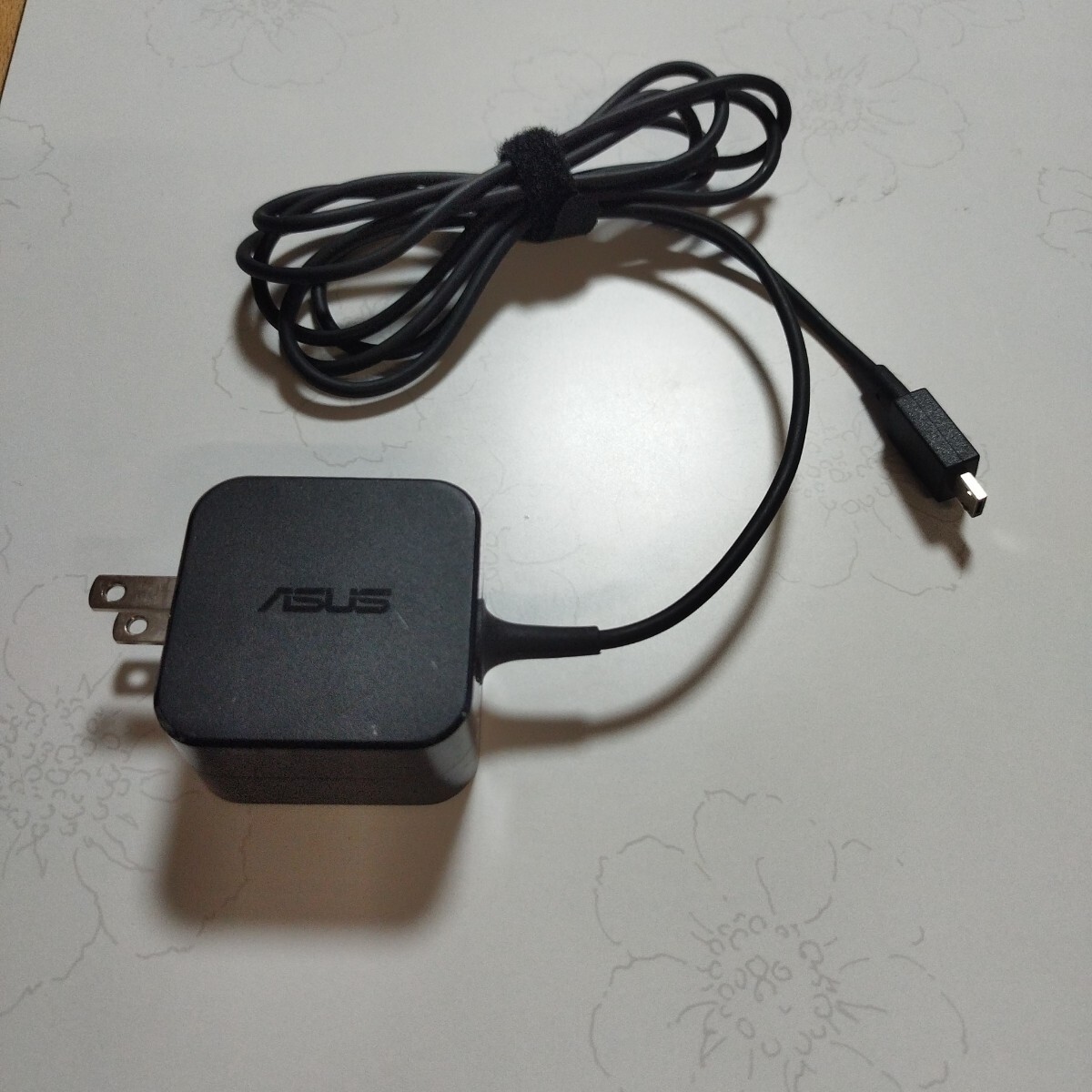 ASUS　ACアダプター　AD2055320 12V 2.0A 中古品_画像1