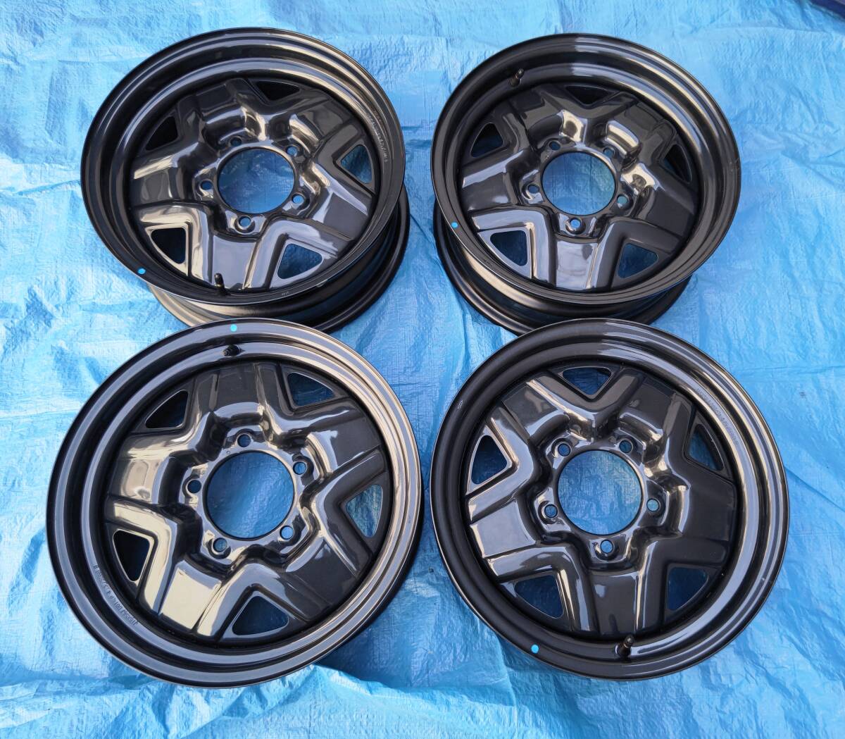 25 год Jimny с новой машины 16 дюймовый,5.5J,PCD139.7mm, число отверстий 5H ( оригинальный размер )