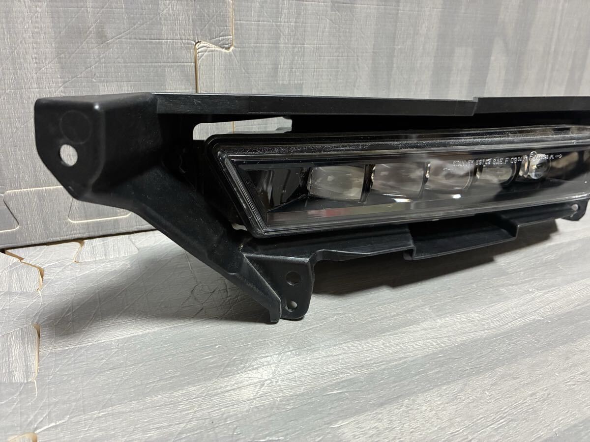 破損無し RV3 RV4 RV5 RV6 ヴェゼル 純正 左フォグランプ スタンレー W3742_画像2