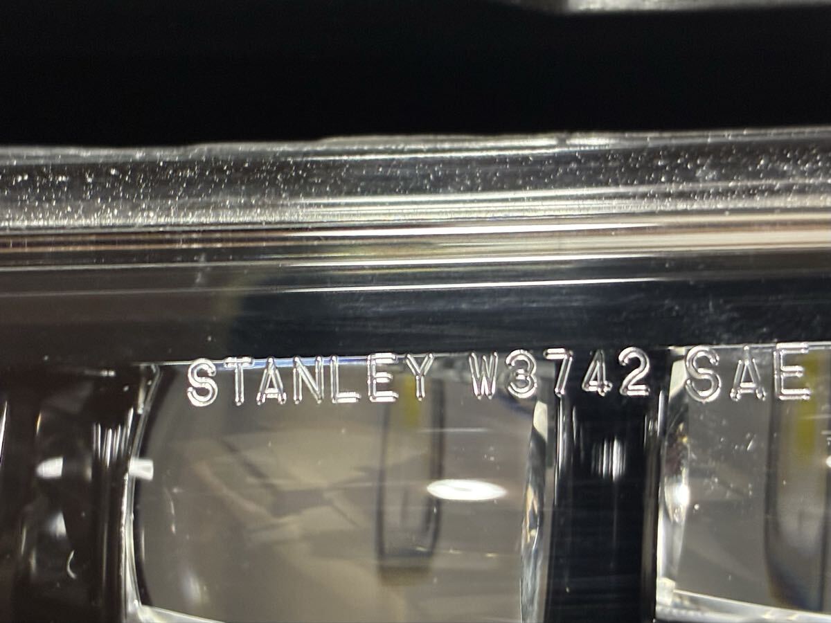 破損無し RV3 RV4 RV5 RV6 ヴェゼル 純正 左フォグランプ スタンレー W3742_画像7
