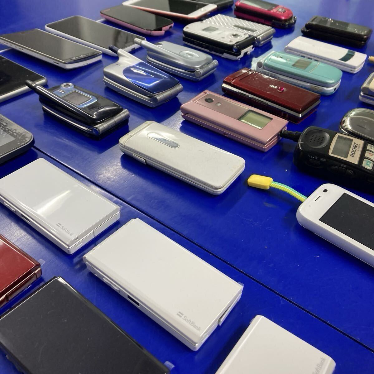 【ジャンク品30台】【未使用本体含む】【送料込】ガラケー 携帯電話 au スマホ 部品取り iPhone ドコモ SoftBank 携帯 送料無料_画像2