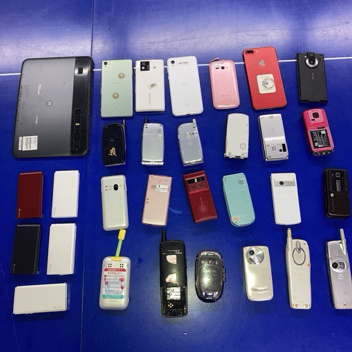 【ジャンク品30台】【未使用本体含む】【送料込】ガラケー 携帯電話 au スマホ 部品取り iPhone ドコモ SoftBank 携帯 送料無料_画像3