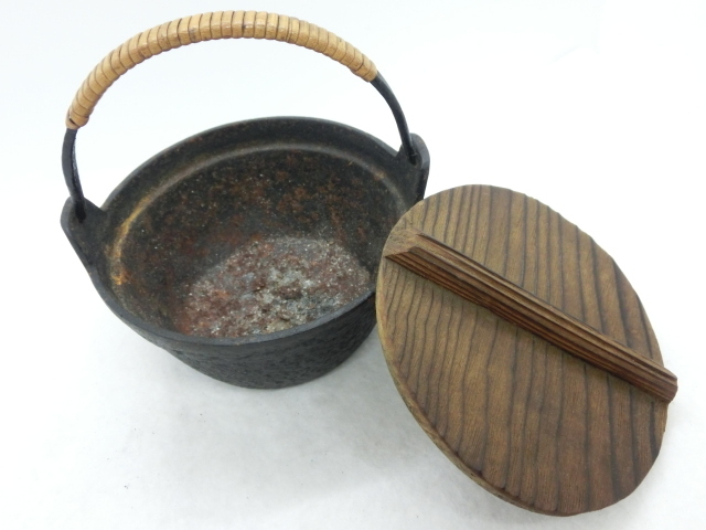 ★南部 鉄器 菊泉堂 つる 付 田舎鍋 灰皿 鉄瓶 保管品 【dgs2162】_画像2