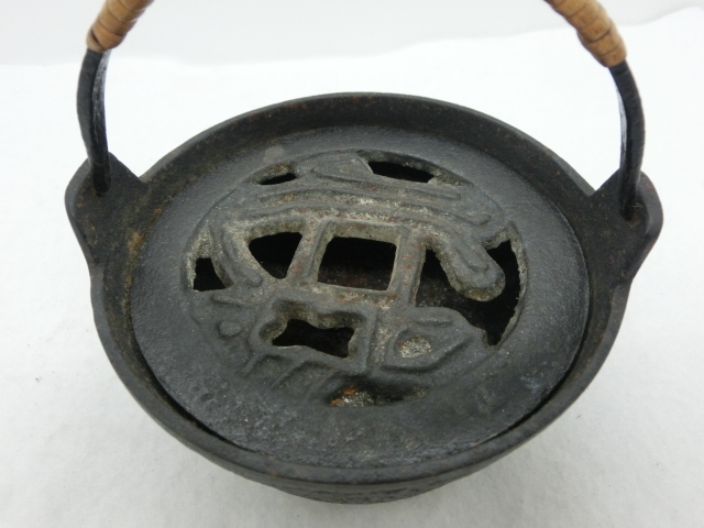 ★南部 鉄器 菊泉堂 つる 付 田舎鍋 灰皿 鉄瓶 保管品 【dgs2162】_画像5