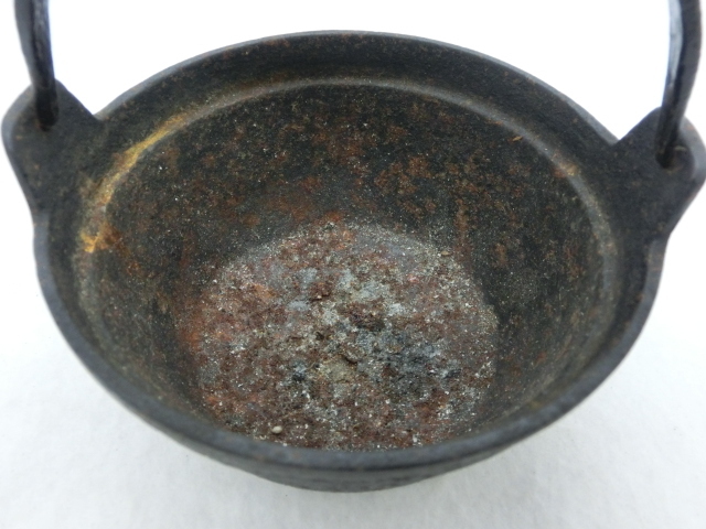 ★南部 鉄器 菊泉堂 つる 付 田舎鍋 灰皿 鉄瓶 保管品 【dgs2162】_画像4
