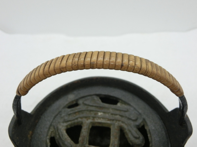 ★南部 鉄器 菊泉堂 つる 付 田舎鍋 灰皿 鉄瓶 保管品 【dgs2162】_画像6