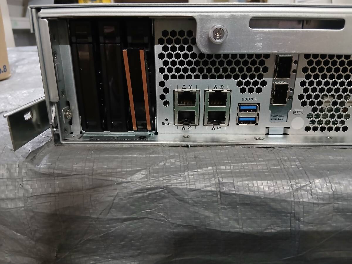 【通電確認済み】QNAP TES-1885U HDD欠品 本体初期化済 鍵無し 管理番号D-2073 ★_画像4