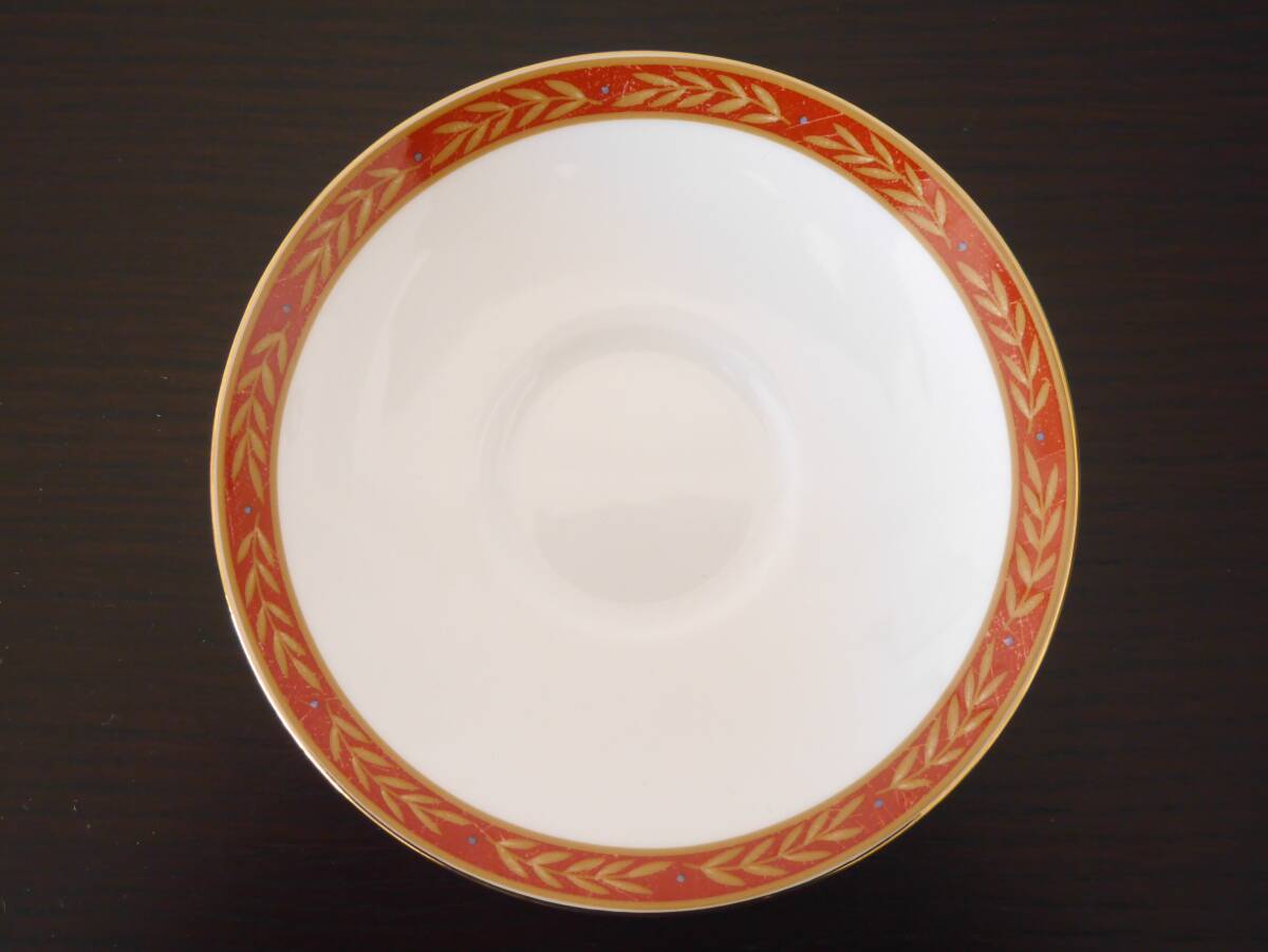◆中古◆WEDGWOOD ウェッジウッド オーガスタス ソーサーのみ 1枚のみ 金彩 AUGASTUS BONE CHINA イギリス製◆訳あり◆n24 *05_画像1