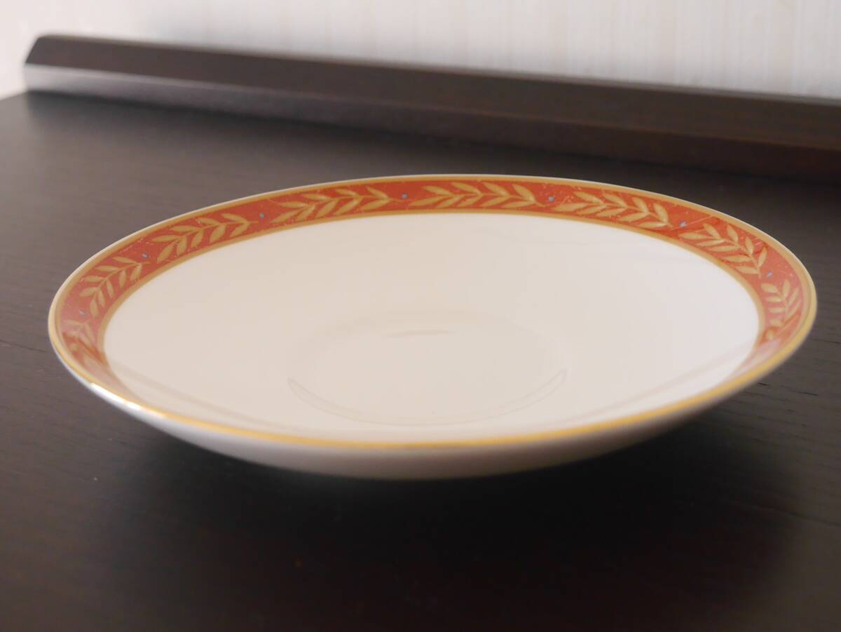 ◆中古◆WEDGWOOD ウェッジウッド オーガスタス ソーサーのみ 1枚のみ 金彩 AUGASTUS BONE CHINA イギリス製◆訳あり◆n24 *05_画像3