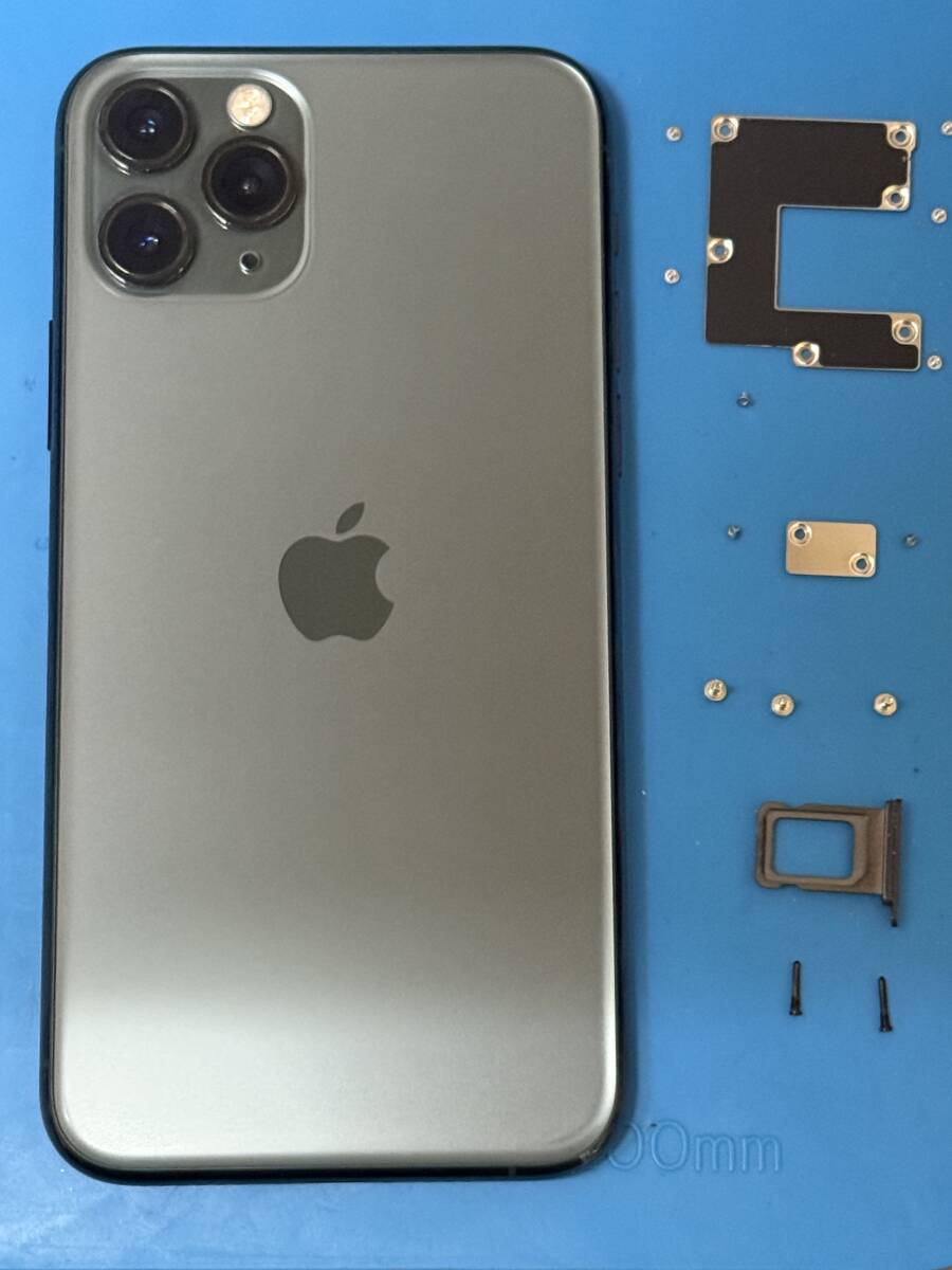 ★ 純正 iPhone 11 Pro バックパネル筐体 + カメラ + バッテリー ※ グリーン ※ 良品 ★_画像1