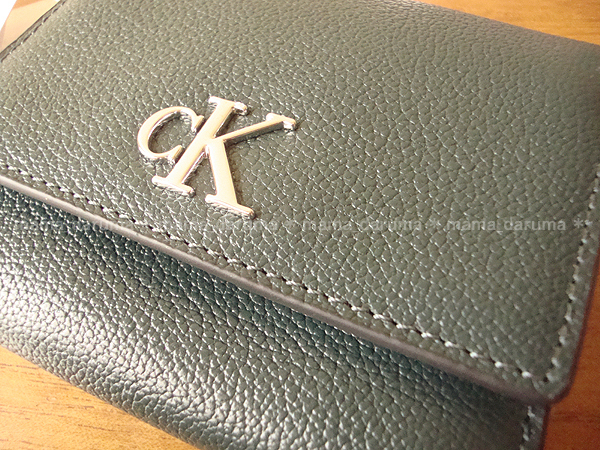 新品 Calvin Klein Jeans カルバンクライン 牛革 ミディアム トライフォールド モノグラム ロゴ ウォレット 緑 グリーン 三つ折り 財布_画像2