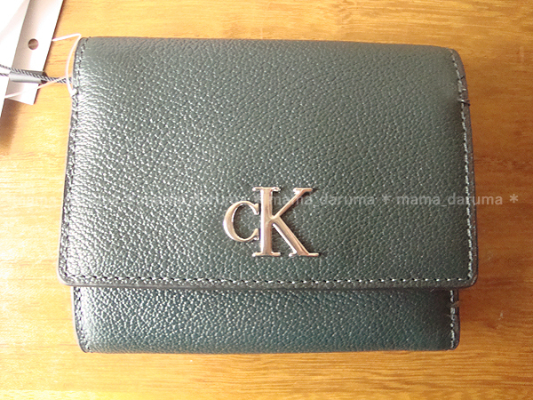 新品 Calvin Klein Jeans カルバンクライン 牛革 ミディアム トライフォールド モノグラム ロゴ ウォレット 緑 グリーン 三つ折り 財布_画像3