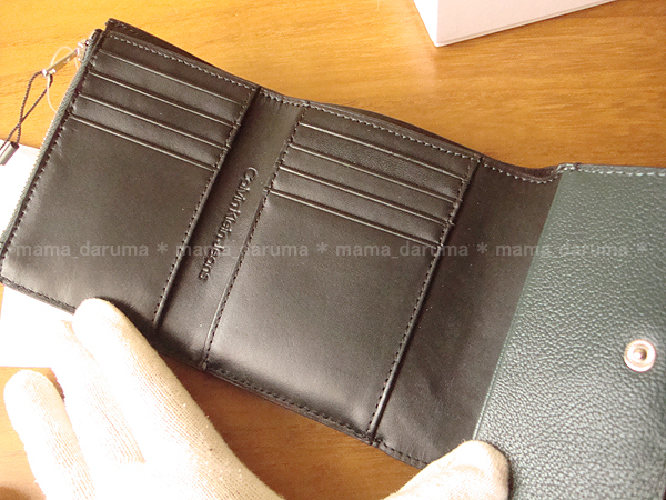 新品 Calvin Klein Jeans カルバンクライン 牛革 ミディアム トライフォールド モノグラム ロゴ ウォレット 緑 グリーン 三つ折り 財布_画像5