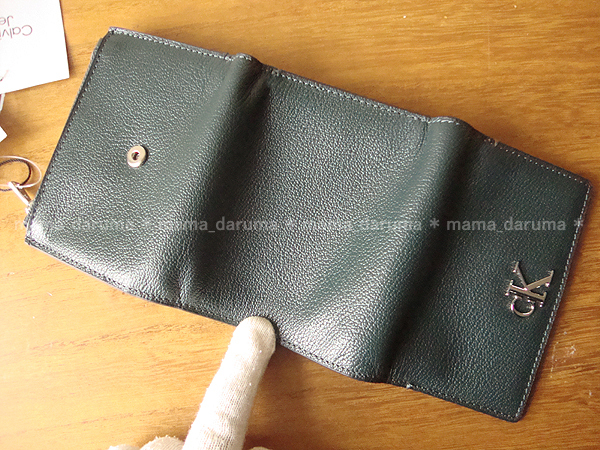 新品 Calvin Klein Jeans カルバンクライン 牛革 ミディアム トライフォールド モノグラム ロゴ ウォレット 緑 グリーン 三つ折り 財布_画像7
