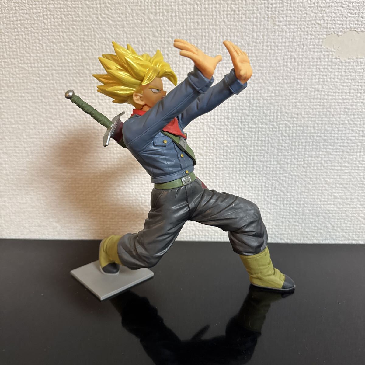 バンダイフィギュア　渾身の一撃-超サイヤ人トランクス-!!! & 超サイヤ人 ベジータ (SOLID EDGE WORKS -THE出陣- 3) 親子セット。_画像2