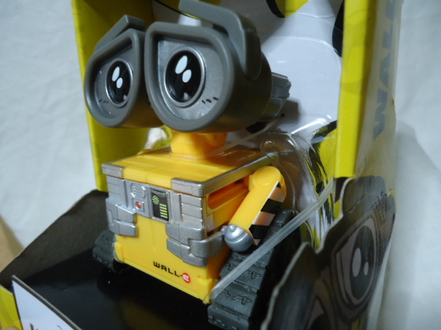 ＵＳ　2024年製　WALL・E　ウォーリー　9センチ　フィギュア　ドール　飾り物　新品　未開封物　マテル_画像4