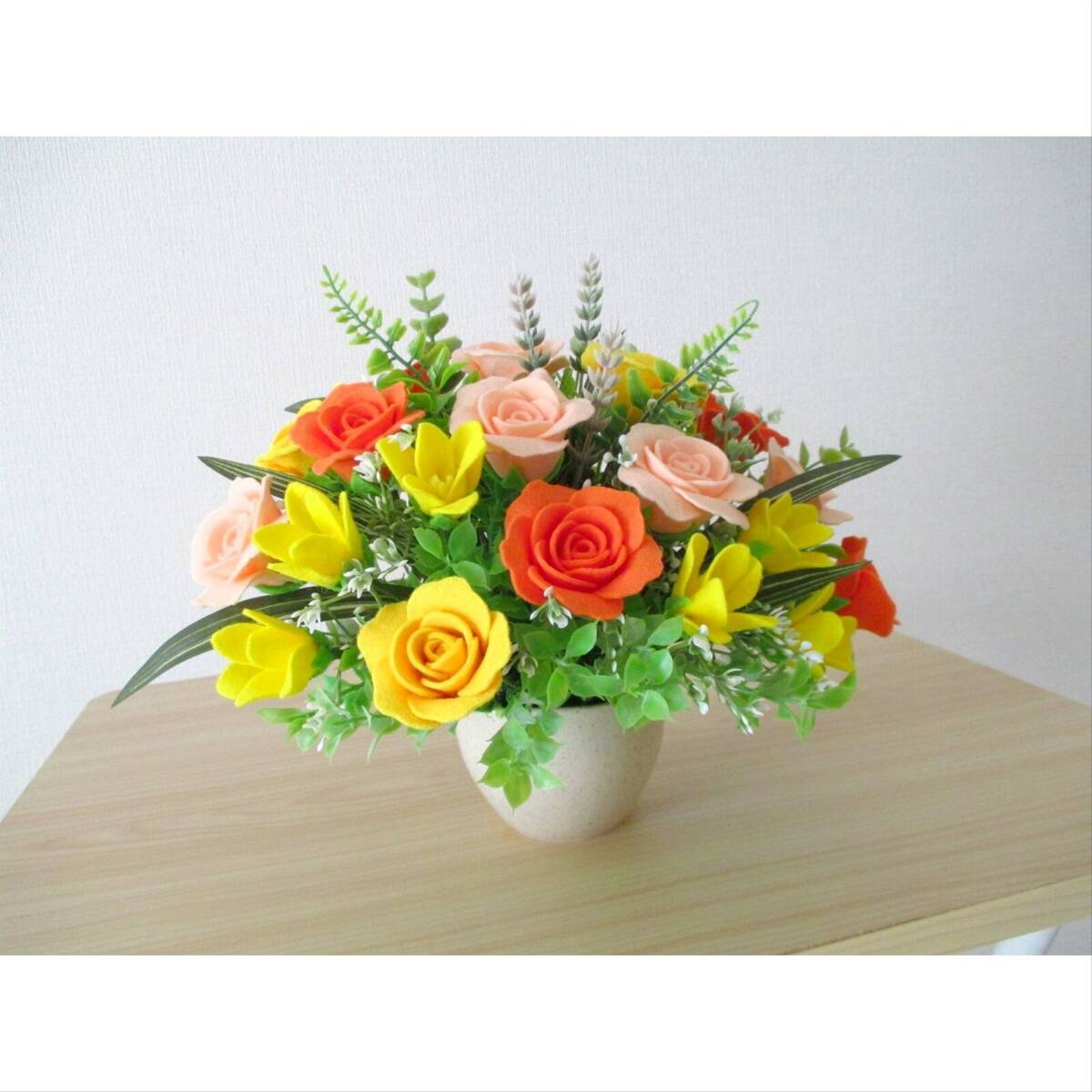 薔薇とフリージア＊フェルトフラワー アレンジメント＊花ギフト アートフラワー テーブルフラワー ハンドメイド 退職祝い 新築祝い_画像2