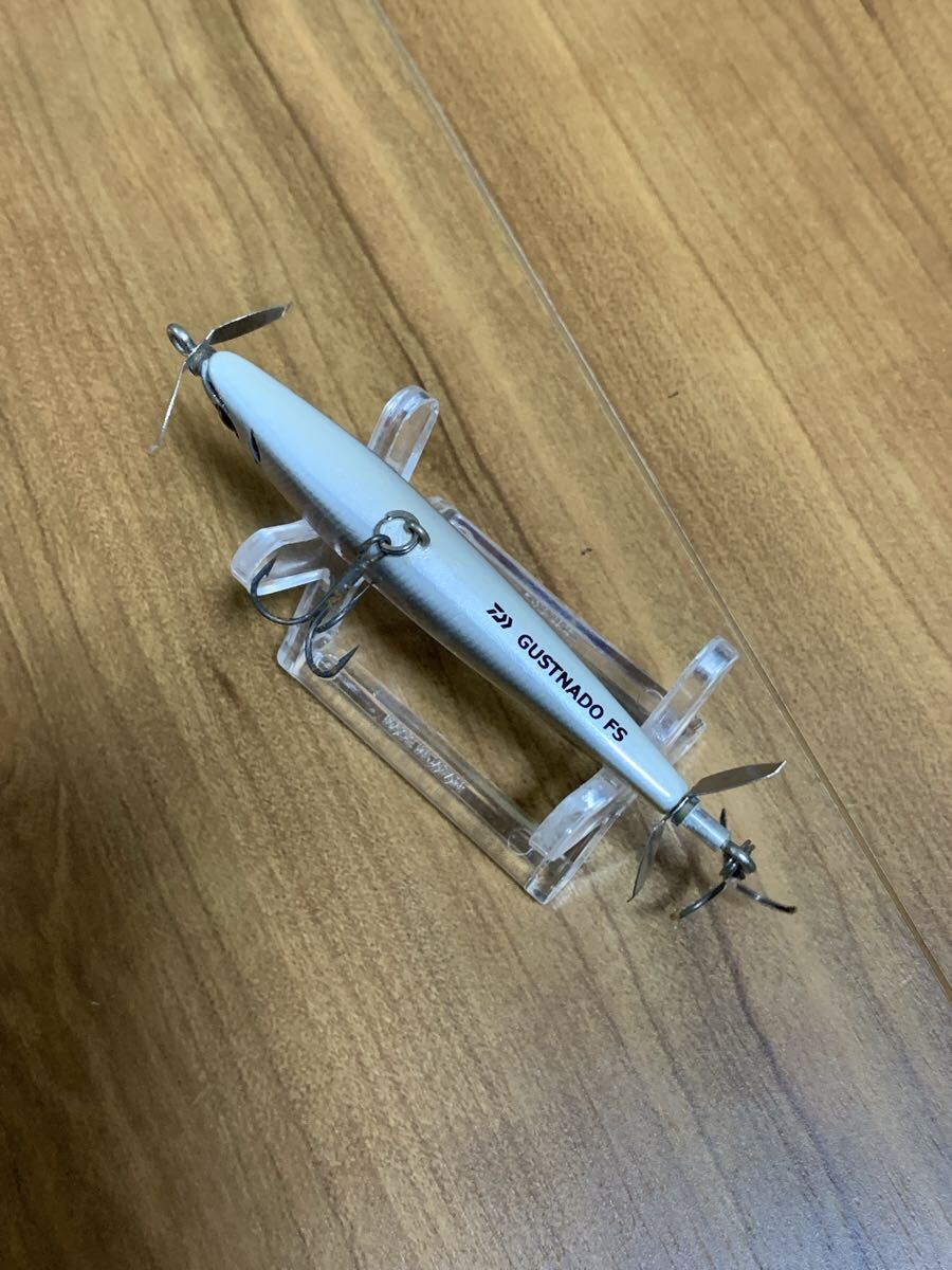 ☆美品 ダイワ ガストネード 72FS ワカサギ☆検 ガンクラフト カイテン プロップベイト スクリューベイト_画像4