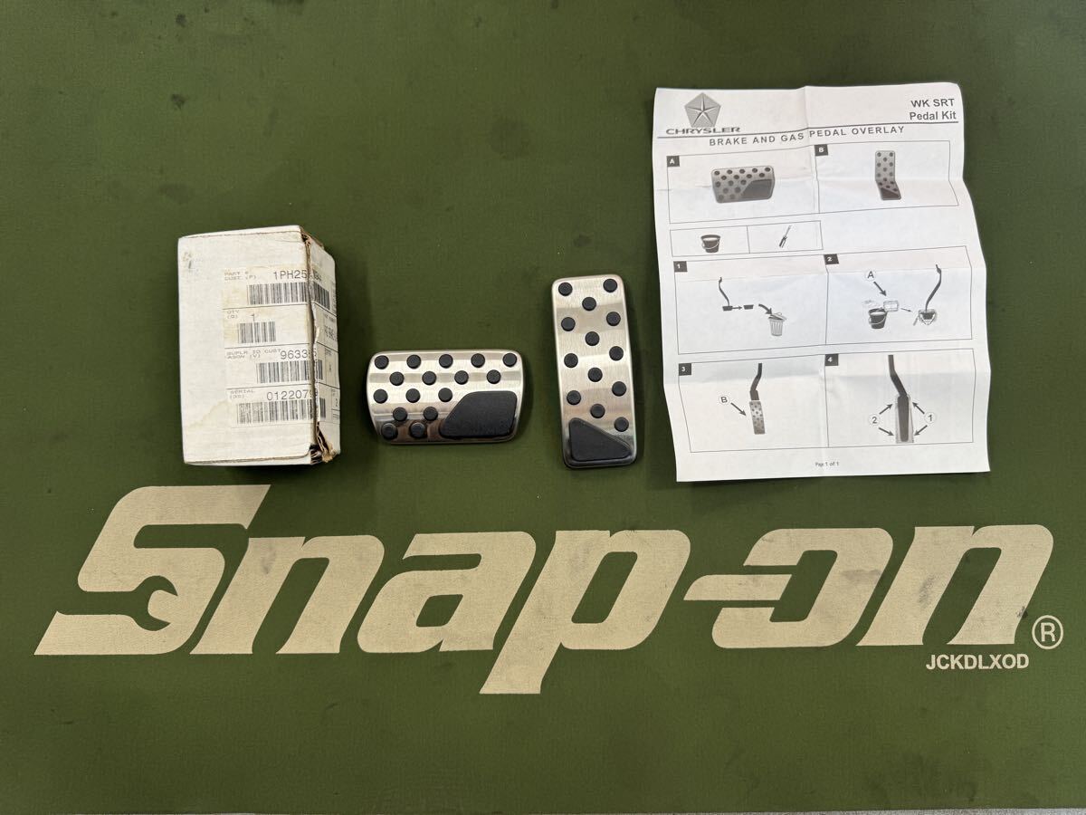 【純正・未使用品】ジープ グランドチェロキー ペダルセット アクセルペダル ブレーキペダル JEEP WK ペダルカバー _画像1