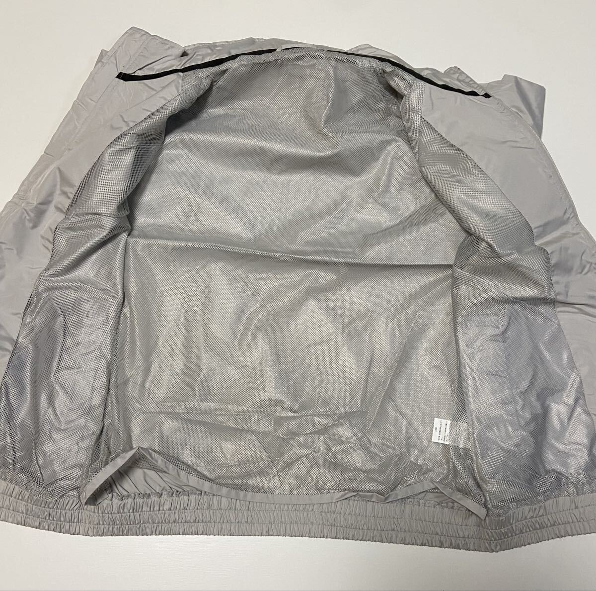 ＊送料込み格安＊新品無地ナイロンジャンパー＊グレー＊FREEサイズ＊M〜Lサイズ_画像4