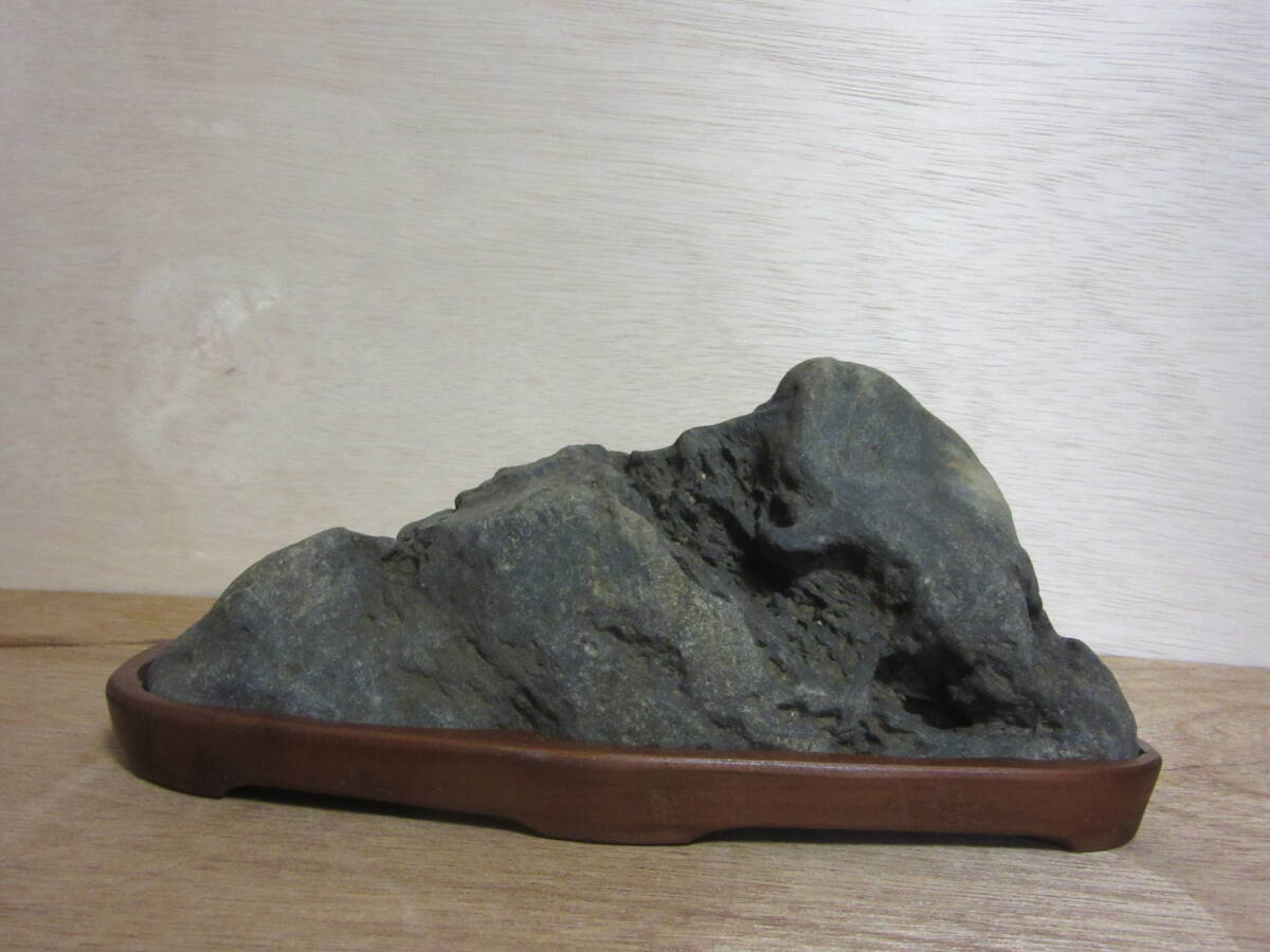 Ｚ１　姫川石　水盤飾り　鑑賞石　水石　台座付き_画像1