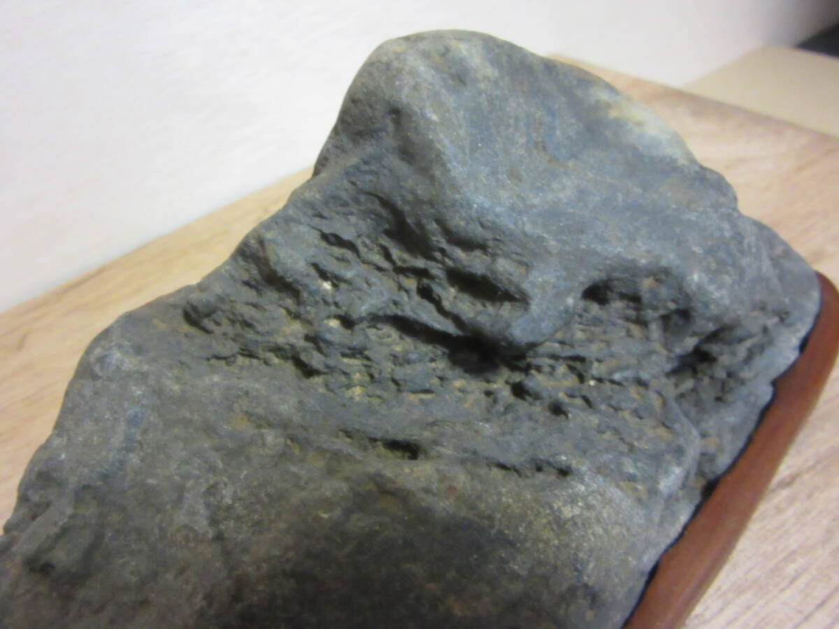 Ｚ１　姫川石　水盤飾り　鑑賞石　水石　台座付き_画像4