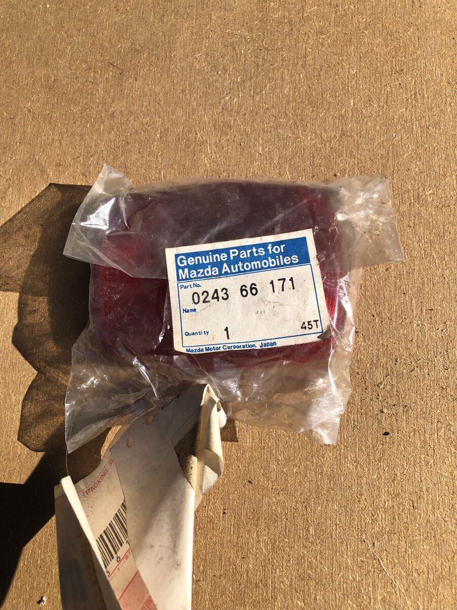 マツダ　キャロル　360 後期型　テールレンズ　一個　未開封未使用新品_画像1