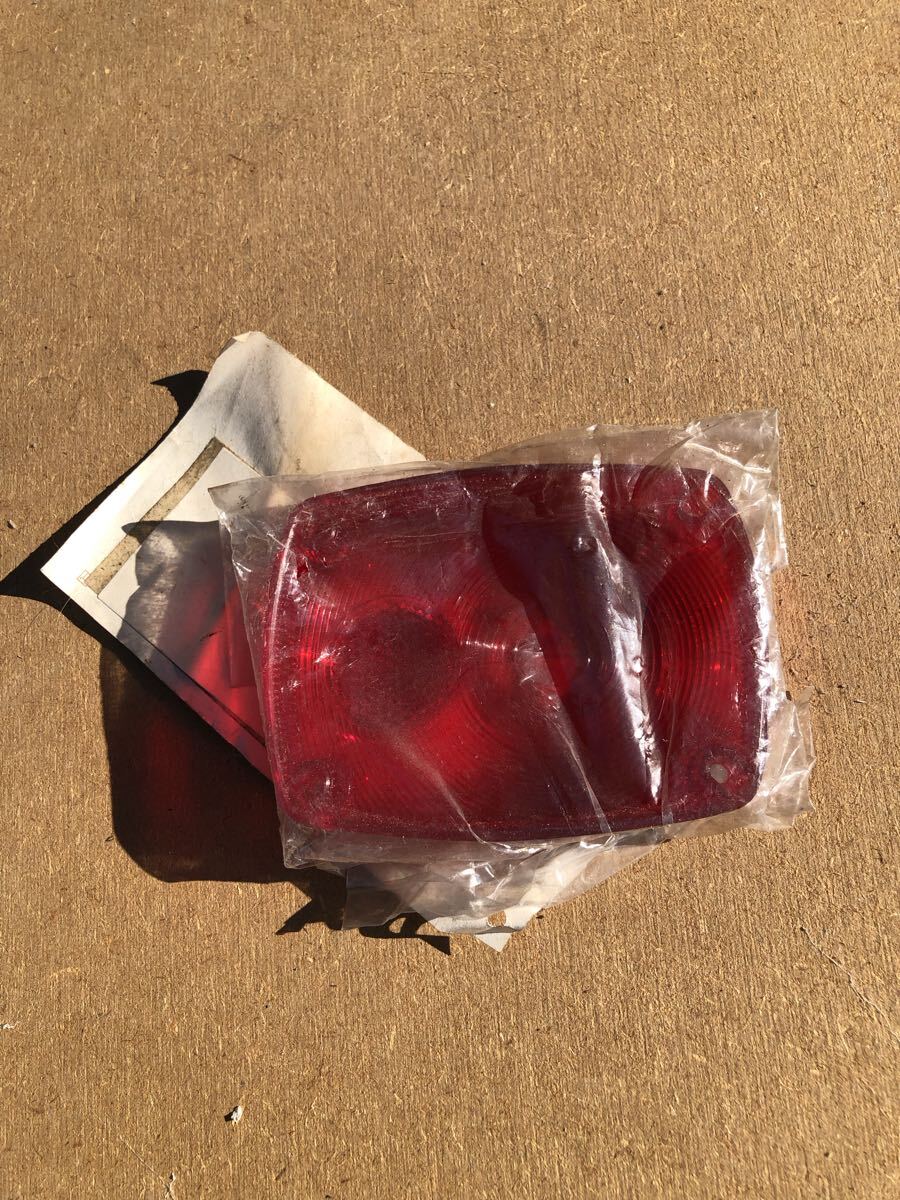 マツダ　キャロル　360 後期型　テールレンズ　一個　未開封未使用新品_画像3