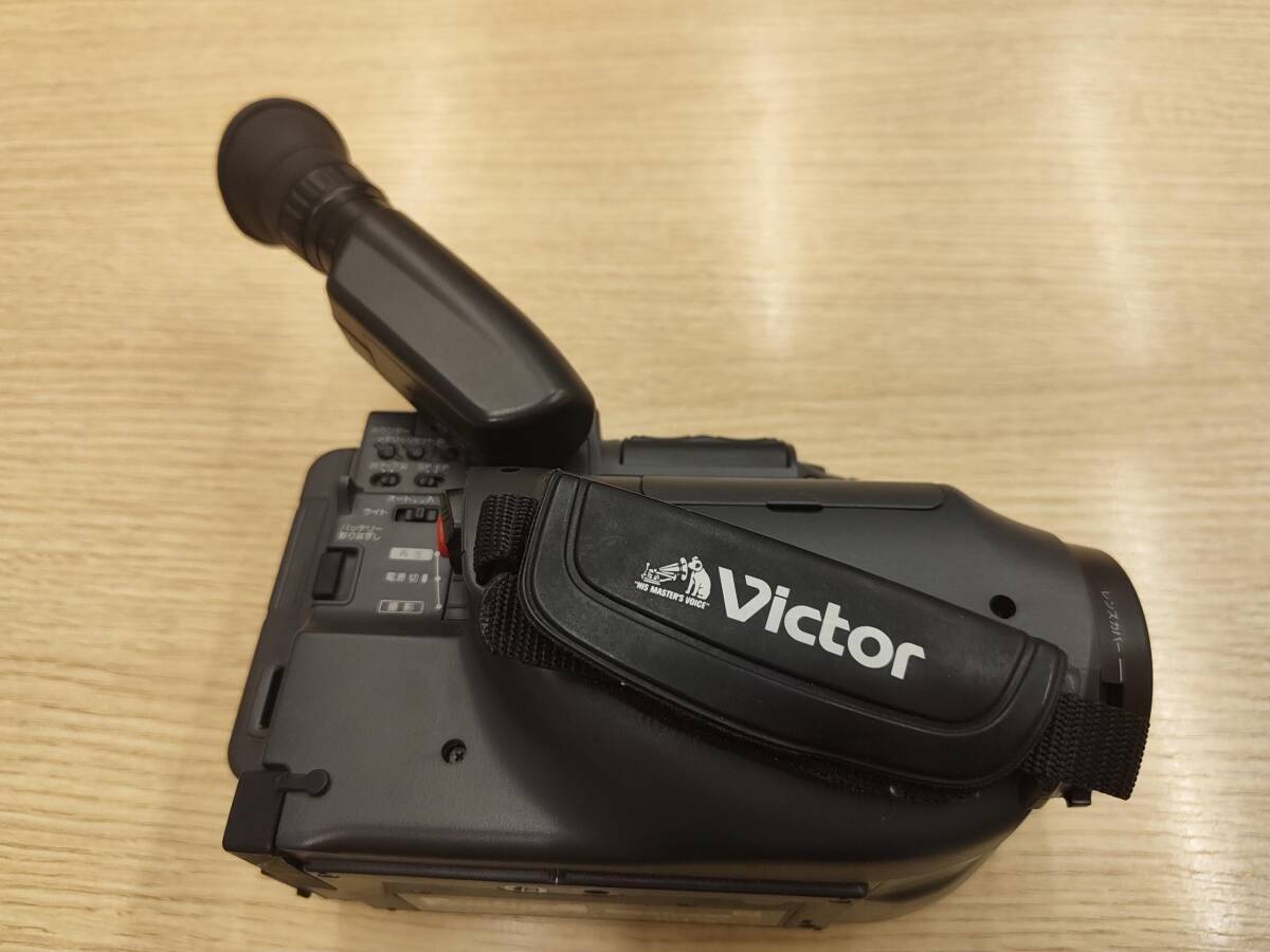 #14033 Victor ビクター VIDEO MOVIE ビデオムービー GR-AX60 通電確認済 VHS-Cテープ対応 コンパクトビデオテープ 中古品 現状品_画像4