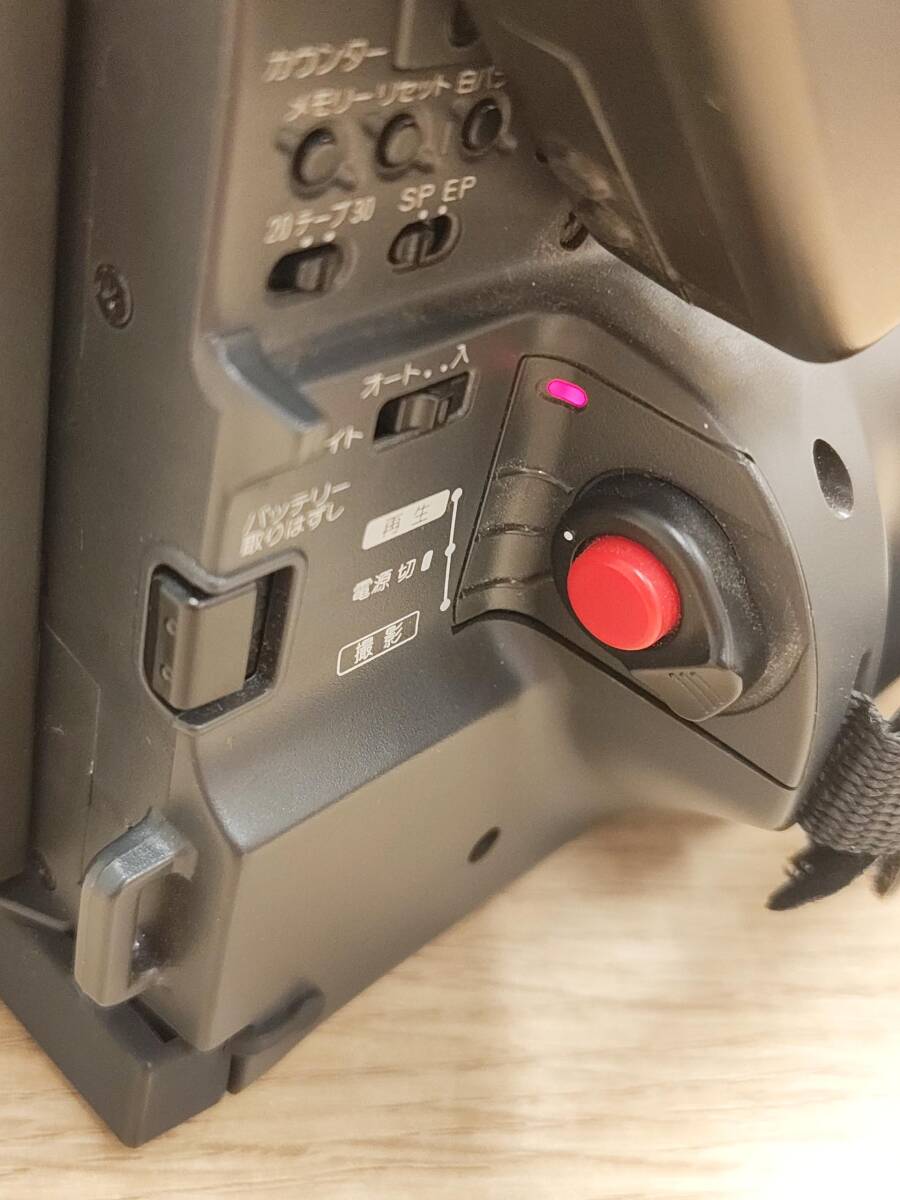 #14033 Victor ビクター VIDEO MOVIE ビデオムービー GR-AX60 通電確認済 VHS-Cテープ対応 コンパクトビデオテープ 中古品 現状品_画像3