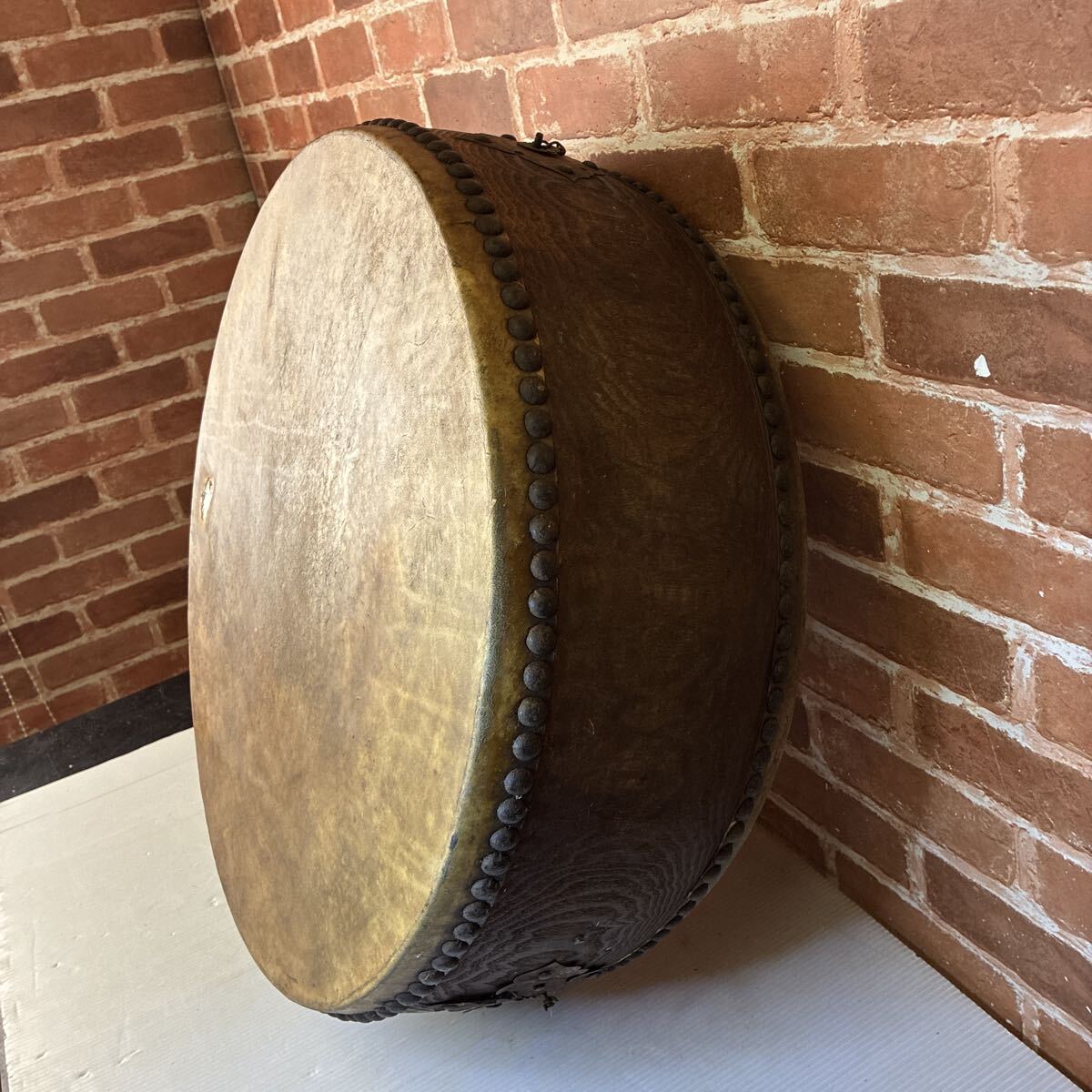 [ утиль ] традиционные японские музыкальные инструменты японский барабан музыкальные инструменты flat futoshi тамбурин без тарелочек диаметр примерно 57cm трещина есть flat futoshi тамбурин без тарелочек времена предмет подлинная вещь масса примерно 4.8kg палочки есть 