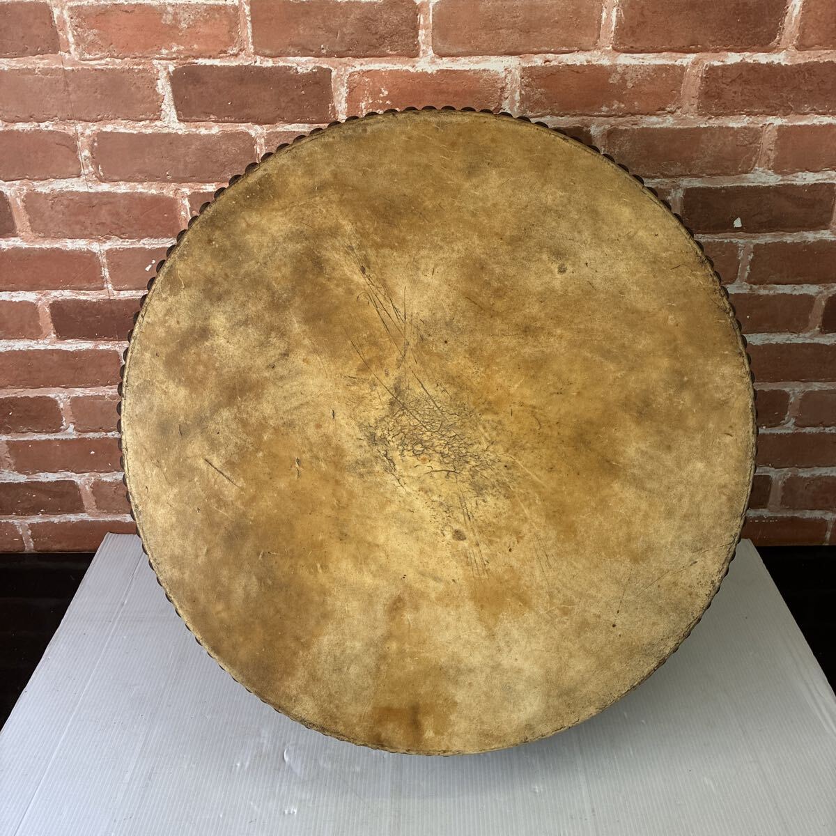 [ утиль ] традиционные японские музыкальные инструменты японский барабан музыкальные инструменты flat futoshi тамбурин без тарелочек диаметр примерно 57cm трещина есть flat futoshi тамбурин без тарелочек времена предмет подлинная вещь масса примерно 4.8kg палочки есть 