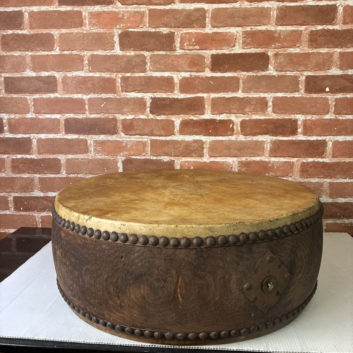 [ утиль ] традиционные японские музыкальные инструменты японский барабан музыкальные инструменты flat futoshi тамбурин без тарелочек диаметр примерно 57cm трещина есть flat futoshi тамбурин без тарелочек времена предмет подлинная вещь масса примерно 4.8kg палочки есть 