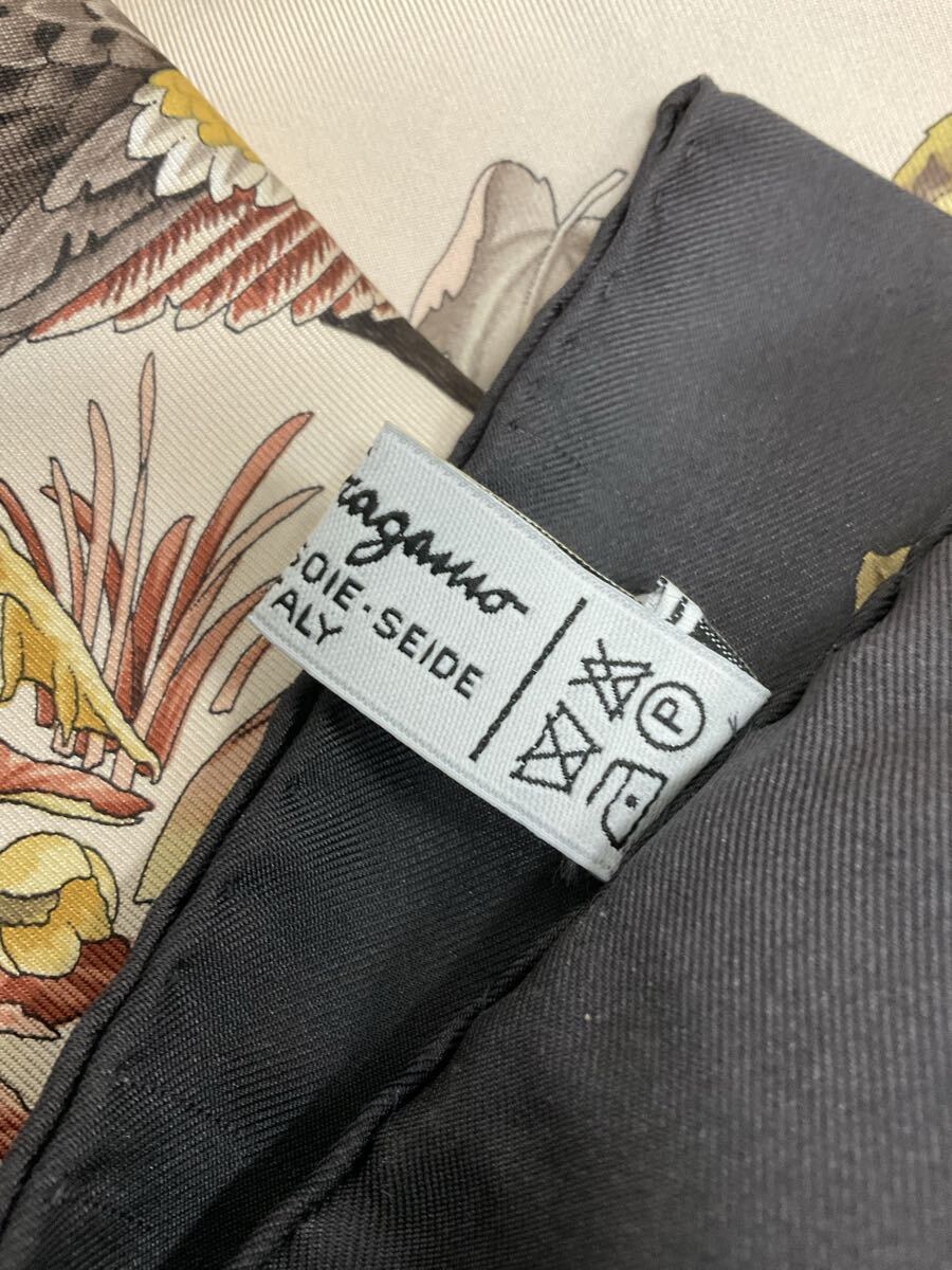 .NI353-60* Salvatore Ferragamo Salvatore Ferragamo животное животное рисунок птица шелк 100 шарф коробка есть 
