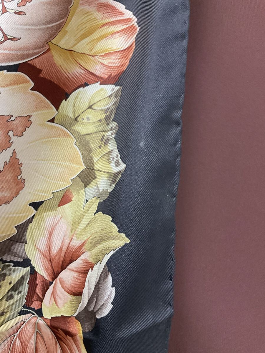 .NI353-60* Salvatore Ferragamo Salvatore Ferragamo животное животное рисунок птица шелк 100 шарф коробка есть 