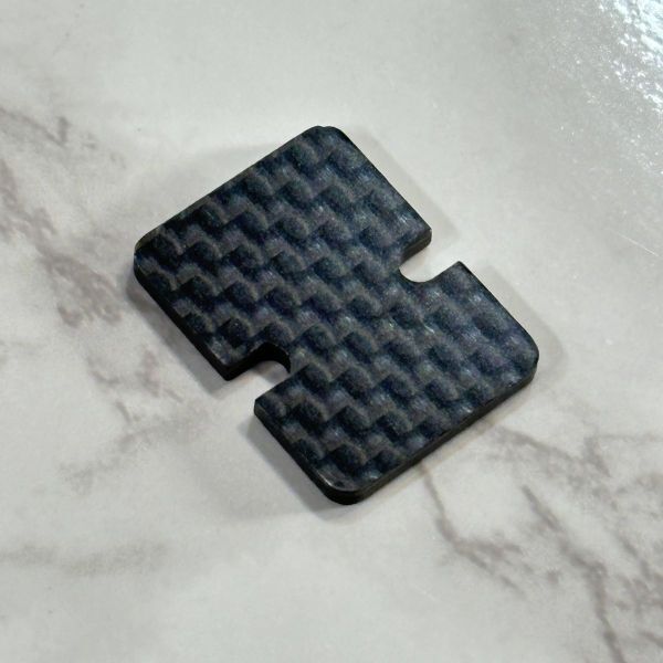 カートリッジスペーサー ドライカーボン製 2.0mm 1枚 特注品 SHURE M97 DENON DL103 AT33 Ortfon Kontrapunkt DECCA MC20/30 U692_画像2