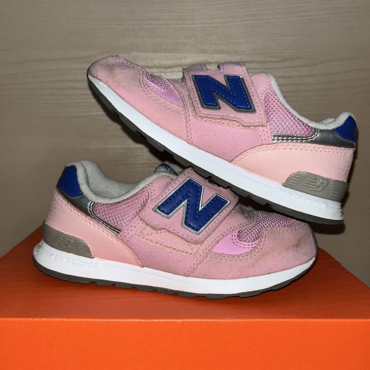 ニューバランス スニーカー キッズ New Balance ピンク 運動靴 ダメージ少ない 薄紫 新品に近い_画像2