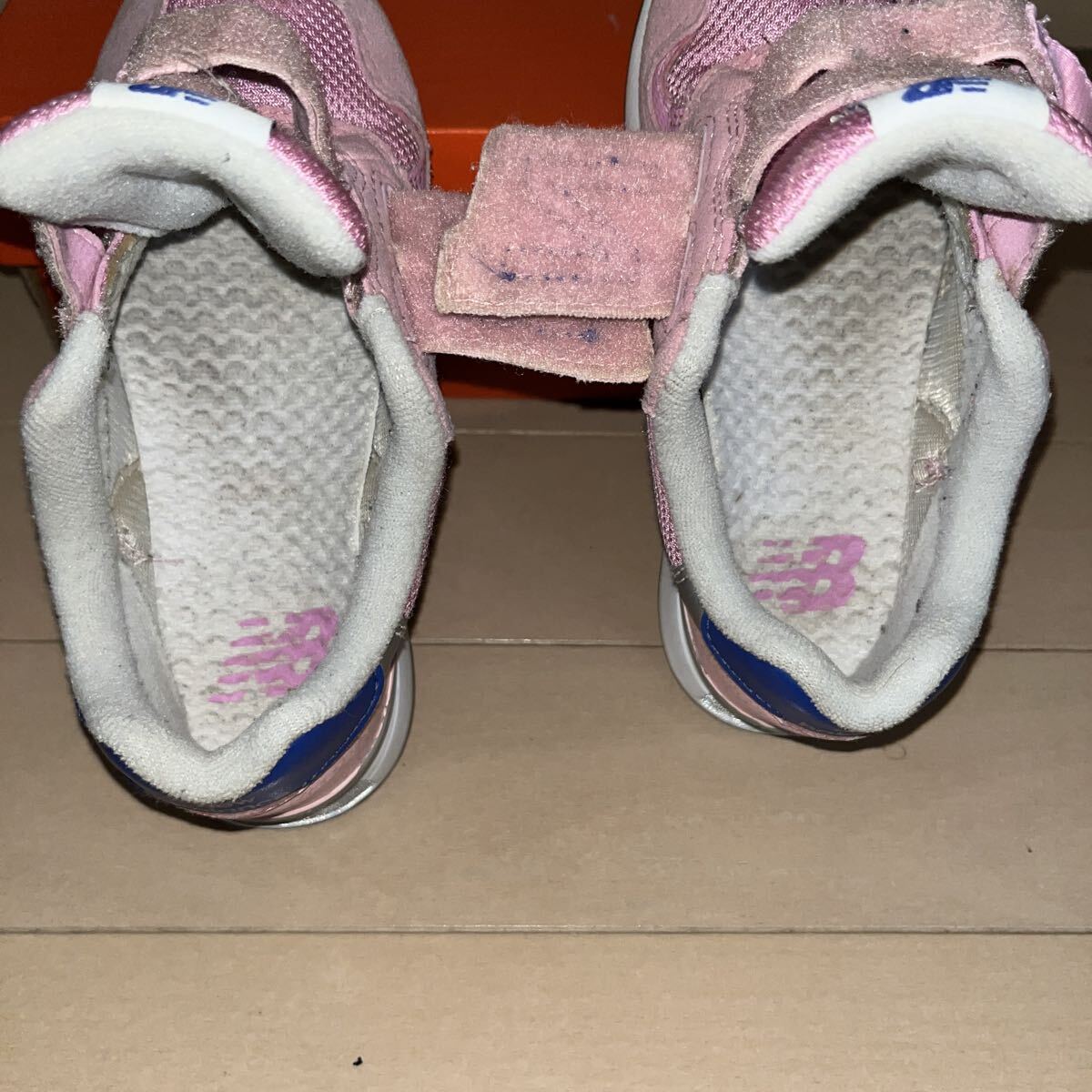 ニューバランス スニーカー キッズ New Balance ピンク 運動靴 ダメージ少ない 薄紫 新品に近い_画像6