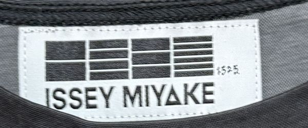 イッセイ・ミヤケ　1325 Tシャツ　箔押し　新品　Issey Miyake Mサイズ_画像2