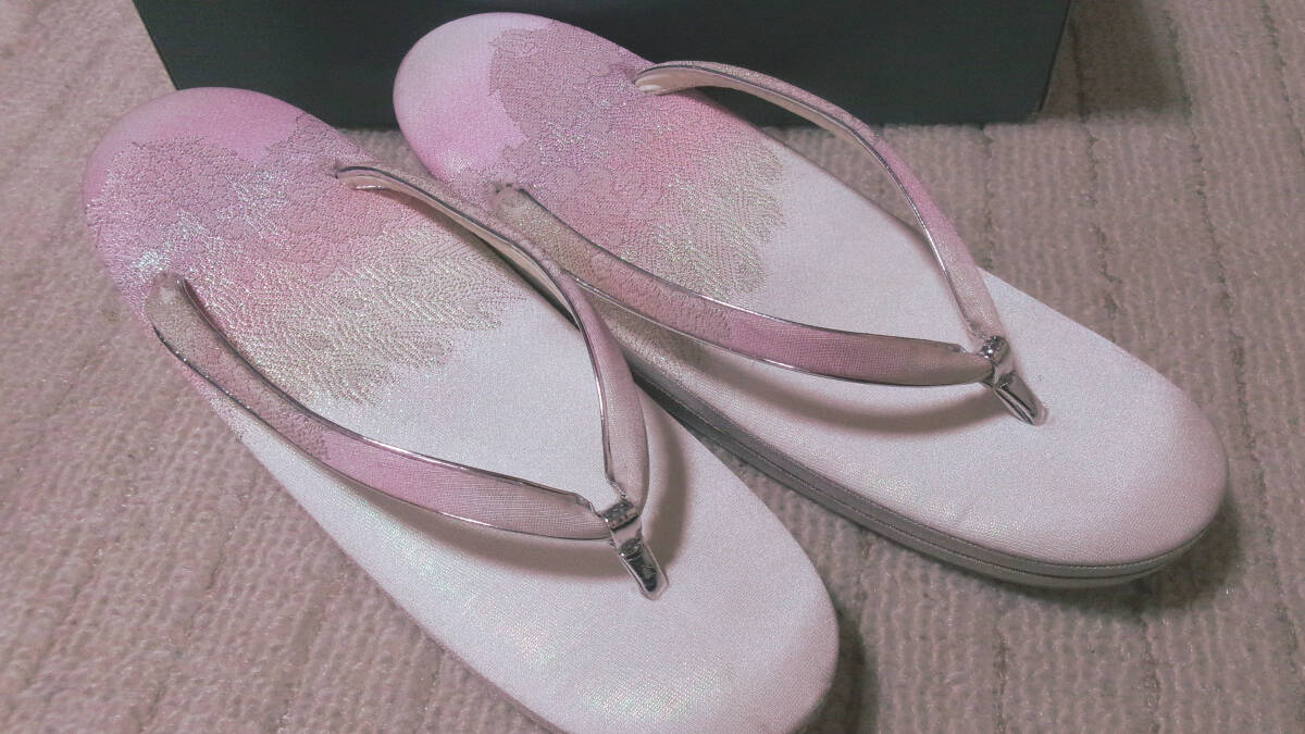 【経年保管品】礼装用※白色羽根華柄※和装※草履※24㎝。：＊_画像1