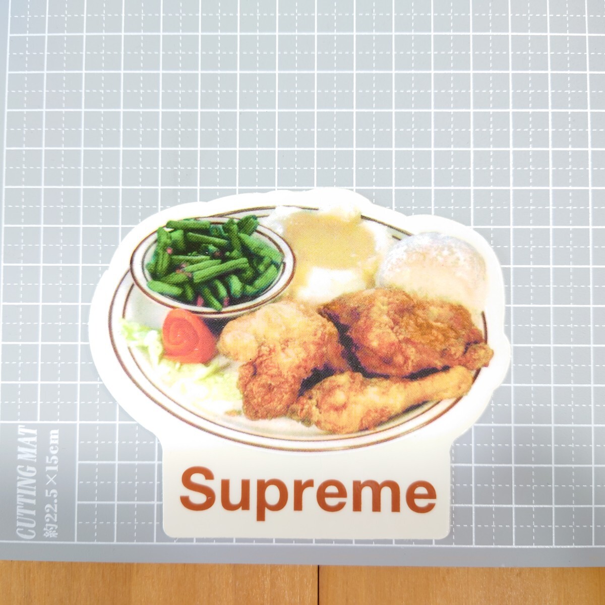 最終出品!! シュプリーム ステッカー CHICKEN dinner 18SS 正規品 送料無料!! 匿名配送 追跡可能 SUPREME Supreme supreme 新品未使用_画像1
