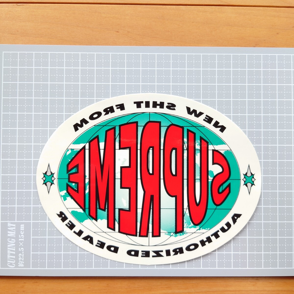 最終出品!! シュプリーム ステッカー NEW SHIT FROM AUTHORIZED DEALER 19SS 正規品 送料無料!! 匿名配送 追跡可能 SUPREME Supreme_画像1