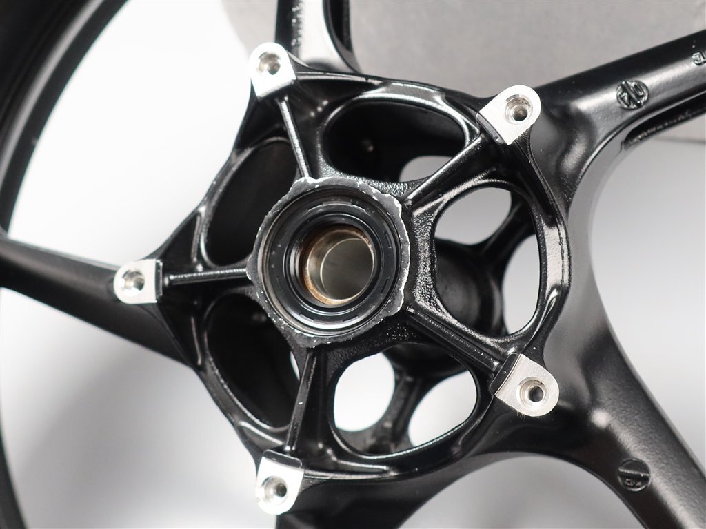♪YZF-R1/5VY 純正 フロントホイール 17×3.50/φ22mm (Y1112Z14) 2004年式_画像8