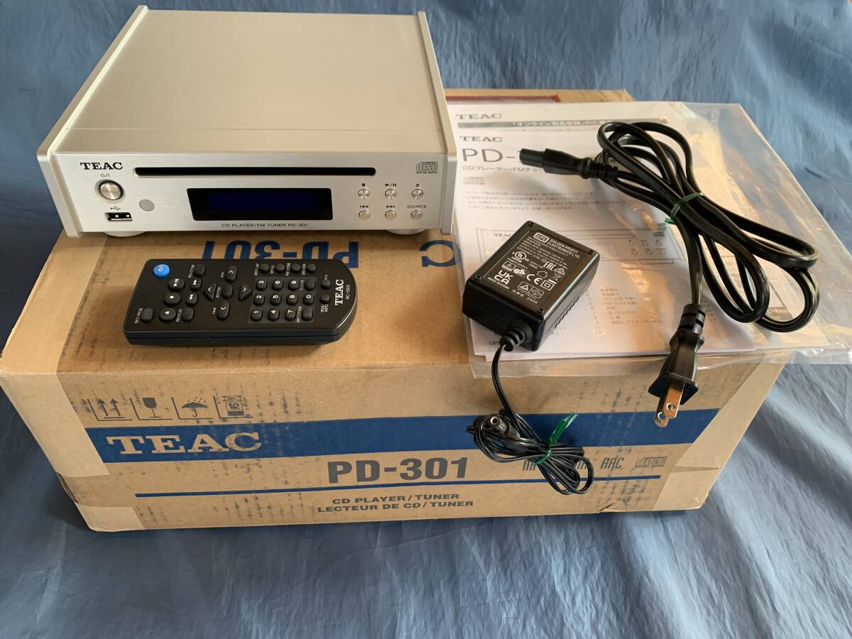 【超美品】ティアック製 TEAC PD-301 ワイドFMチューナー搭載 CDプレーヤー シルバー仕様 _画像1
