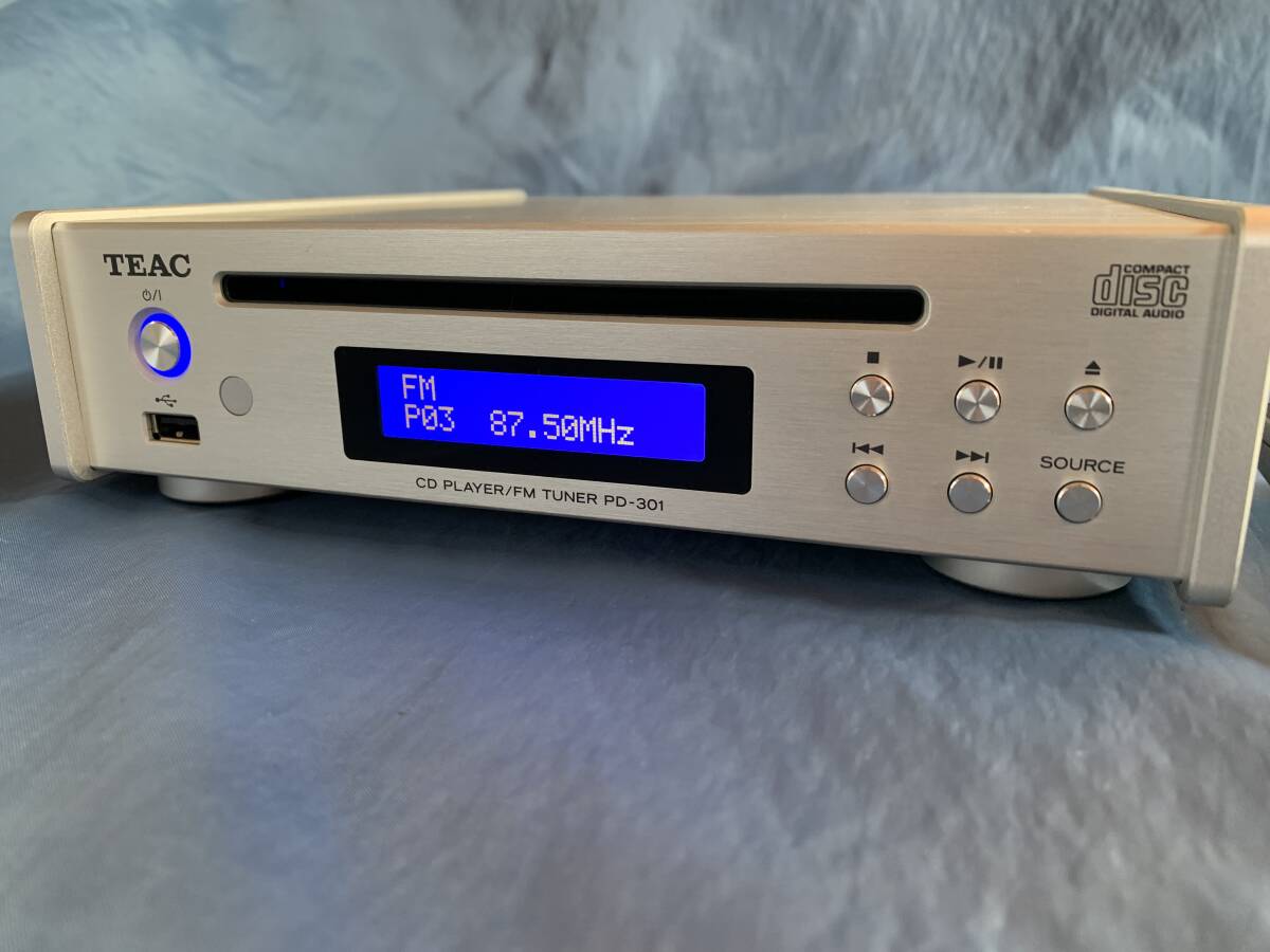 【超美品】ティアック製 TEAC PD-301 ワイドFMチューナー搭載 CDプレーヤー シルバー仕様 _画像5