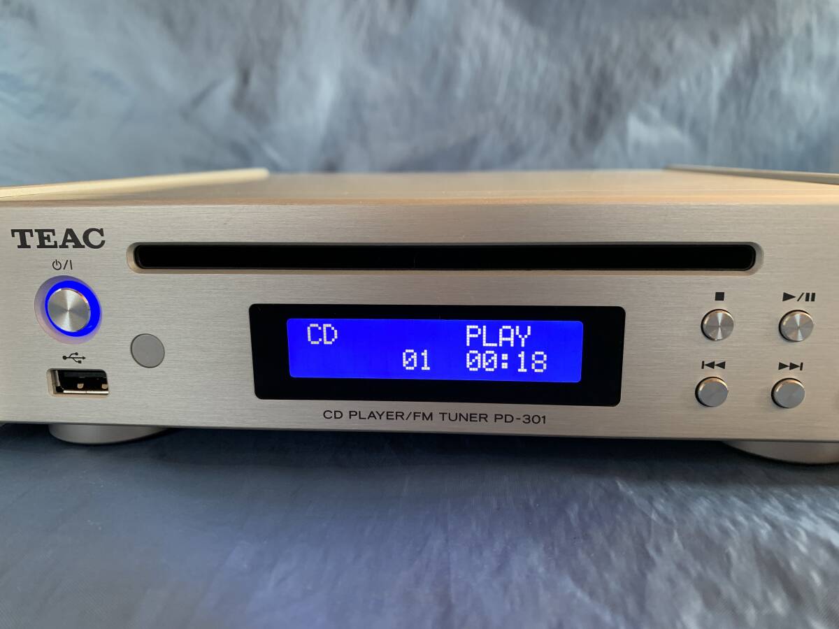 【超美品】ティアック製 TEAC PD-301 ワイドFMチューナー搭載 CDプレーヤー シルバー仕様 _画像9