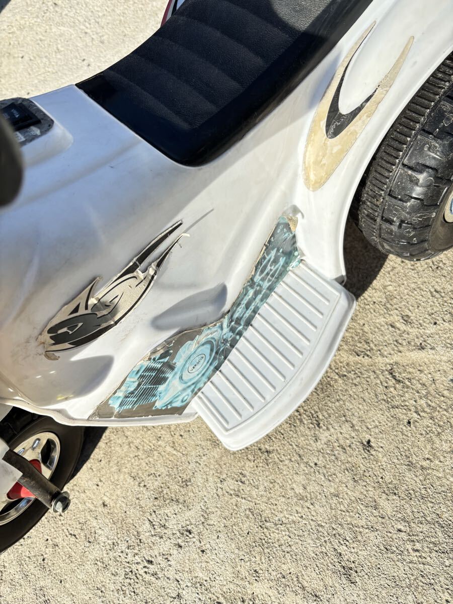 子供用電動乗用バイク おもちゃ　白ホワイト おもちゃ 電動バイク 乗用玩具　バッテリー無し　充電器無し　現状 中古 山形より_画像4