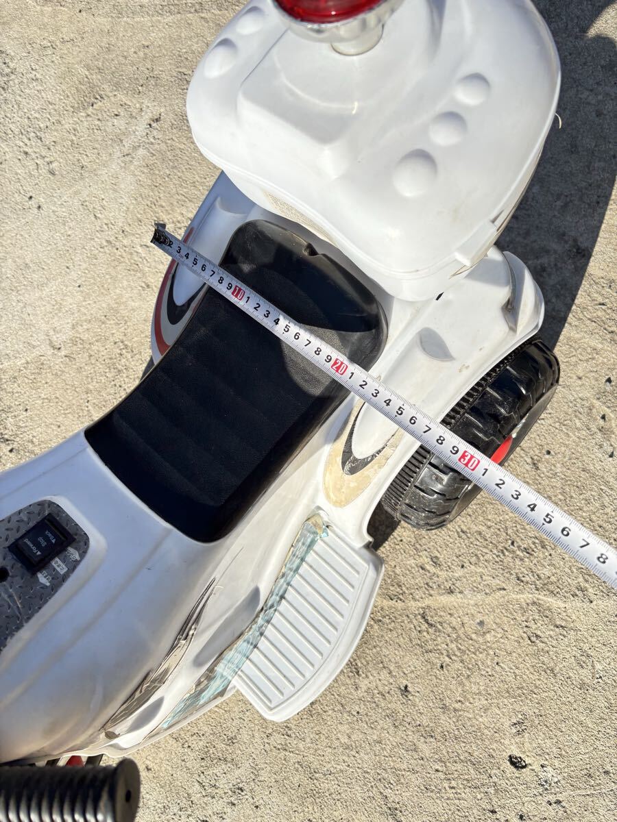 子供用電動乗用バイク おもちゃ　白ホワイト おもちゃ 電動バイク 乗用玩具　バッテリー無し　充電器無し　現状 中古 山形より_画像9